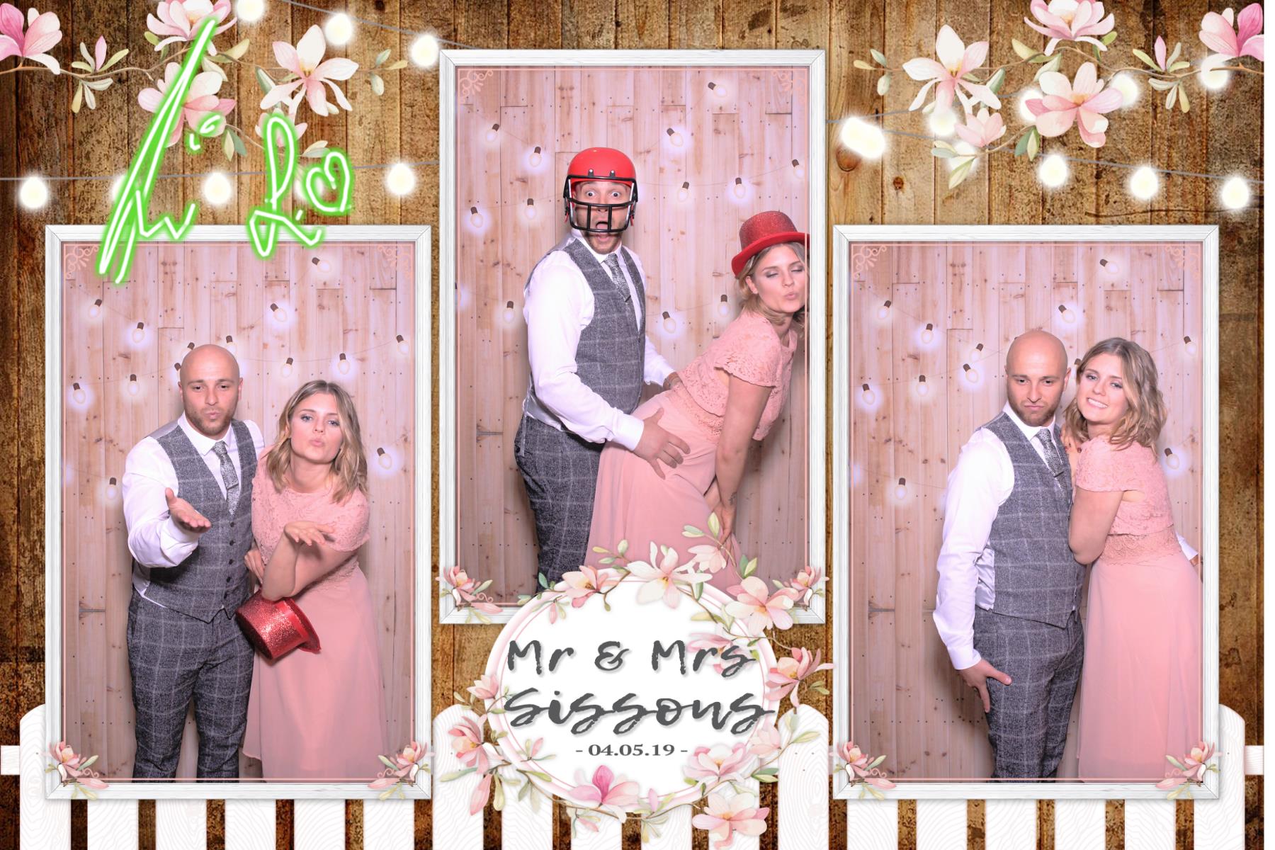 Mr and Mrs Sissons | View more photos from the event at gallery.blissbooth.co.uk/u/BlissBooth/Mr-and-Mrs-Sissons